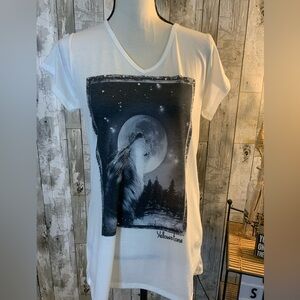 Howling wolf with embellishments. NWT